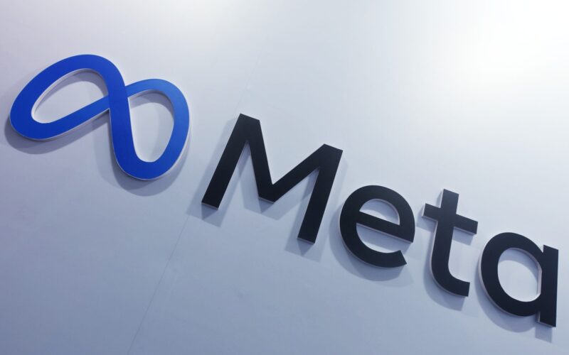 logo-ul meta pe un perete