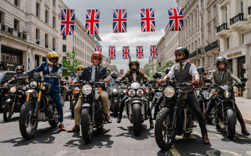 grup motociclete clasice din cadrul evenimentului distinguished gentleman's ride