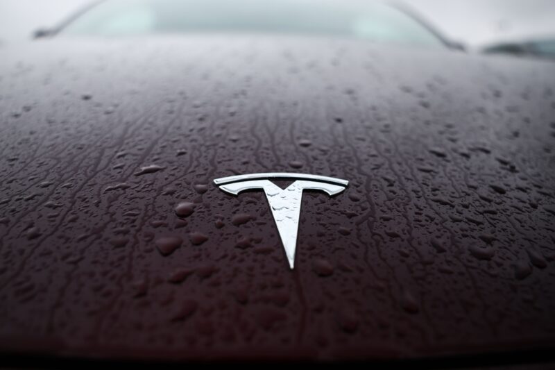Logo Tesla