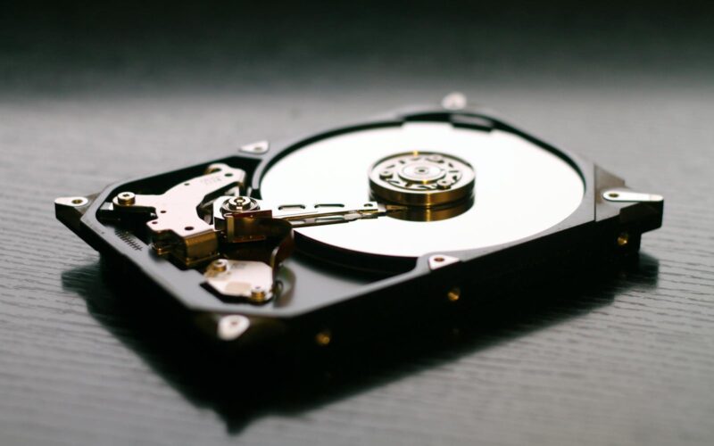 Microsoft colaborează cu Western Digital pentru a recupera metale rare din hard diskurile scoase din uz din centrele de date