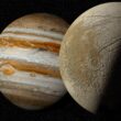 Satelitul Europa în proximitatea planetei Jupiter