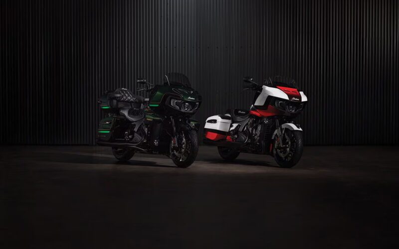 noile modele de motociclete indian 2025 pe fundal negru