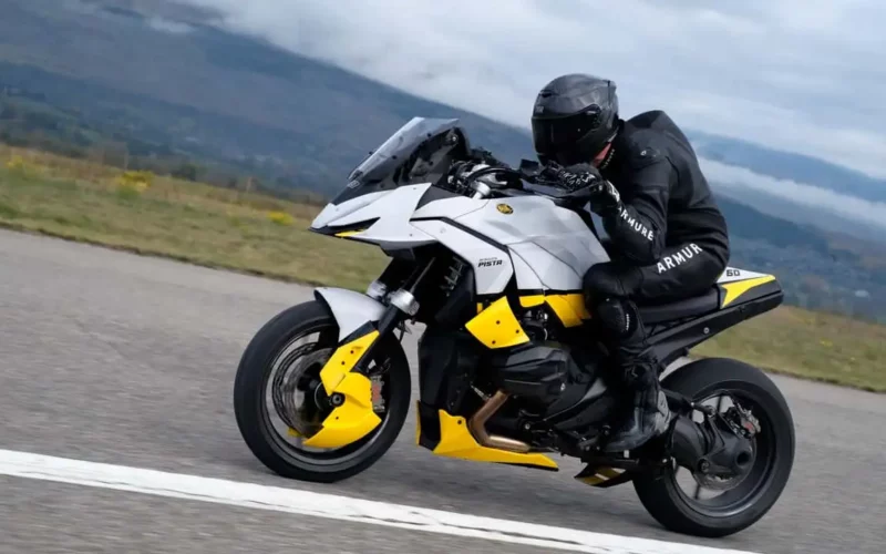 motocicleta bmw r1300gs dotata cu kit de tuning de puig
