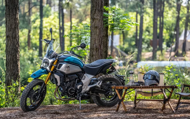 motocicleta cfmoto 700
