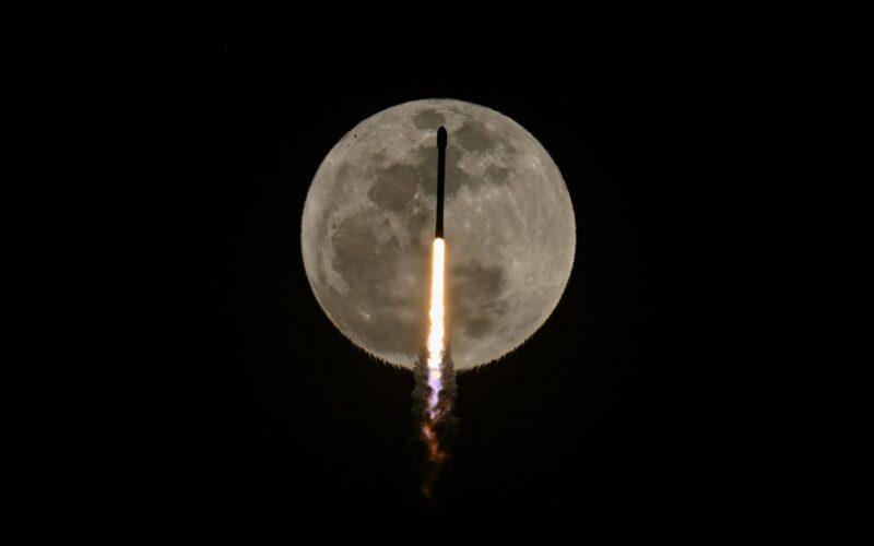 Lansarea unei rachete Flacon 9 de la SpaceX